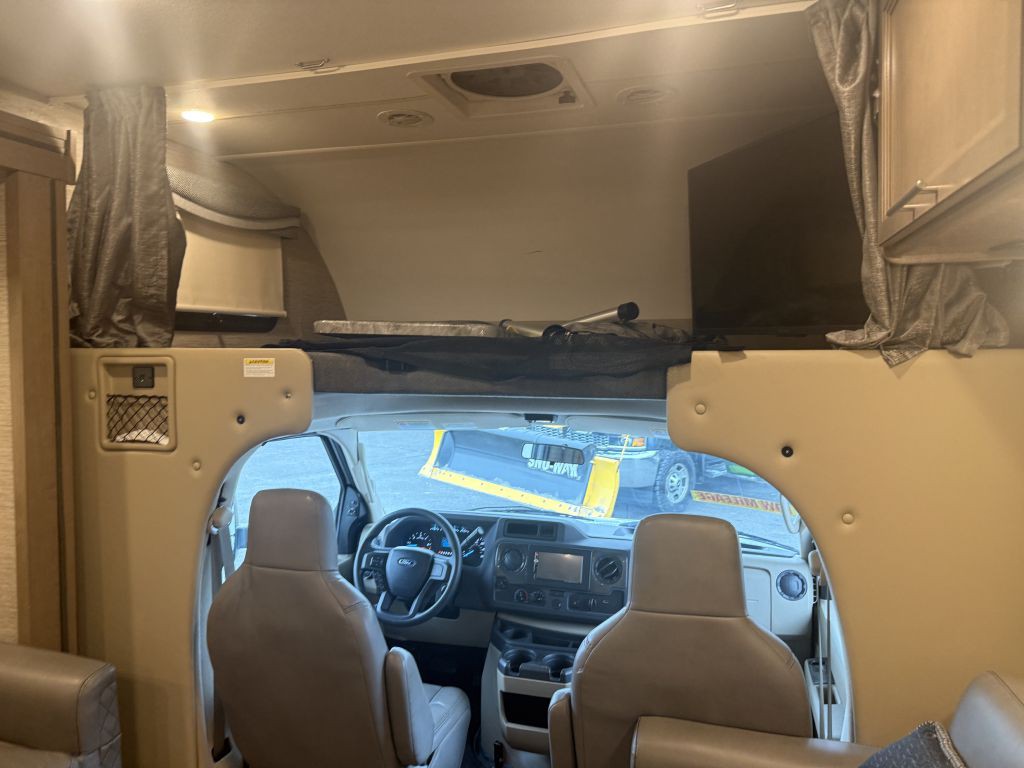 2022 Ford Econoline Image 46