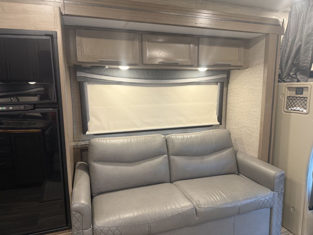 2022 Ford Econoline Image 48