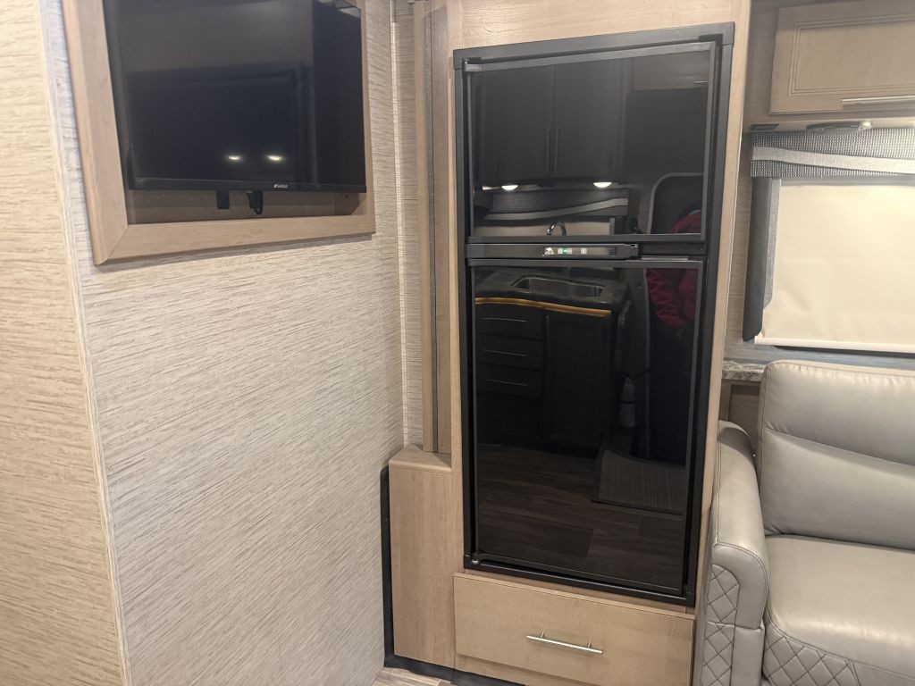 2022 Ford Econoline Image 49