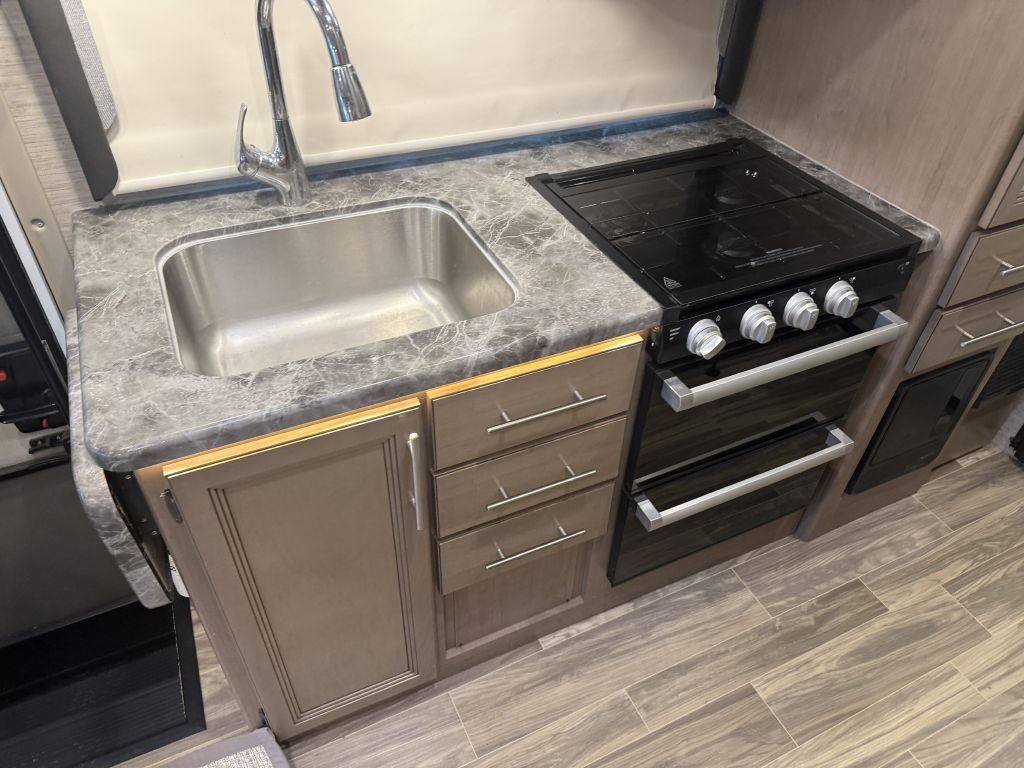 2022 Ford Econoline Image 55