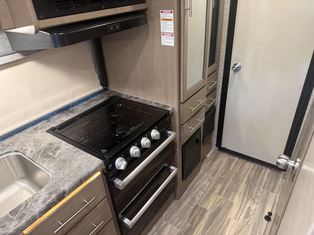 2022 Ford Econoline Image 57