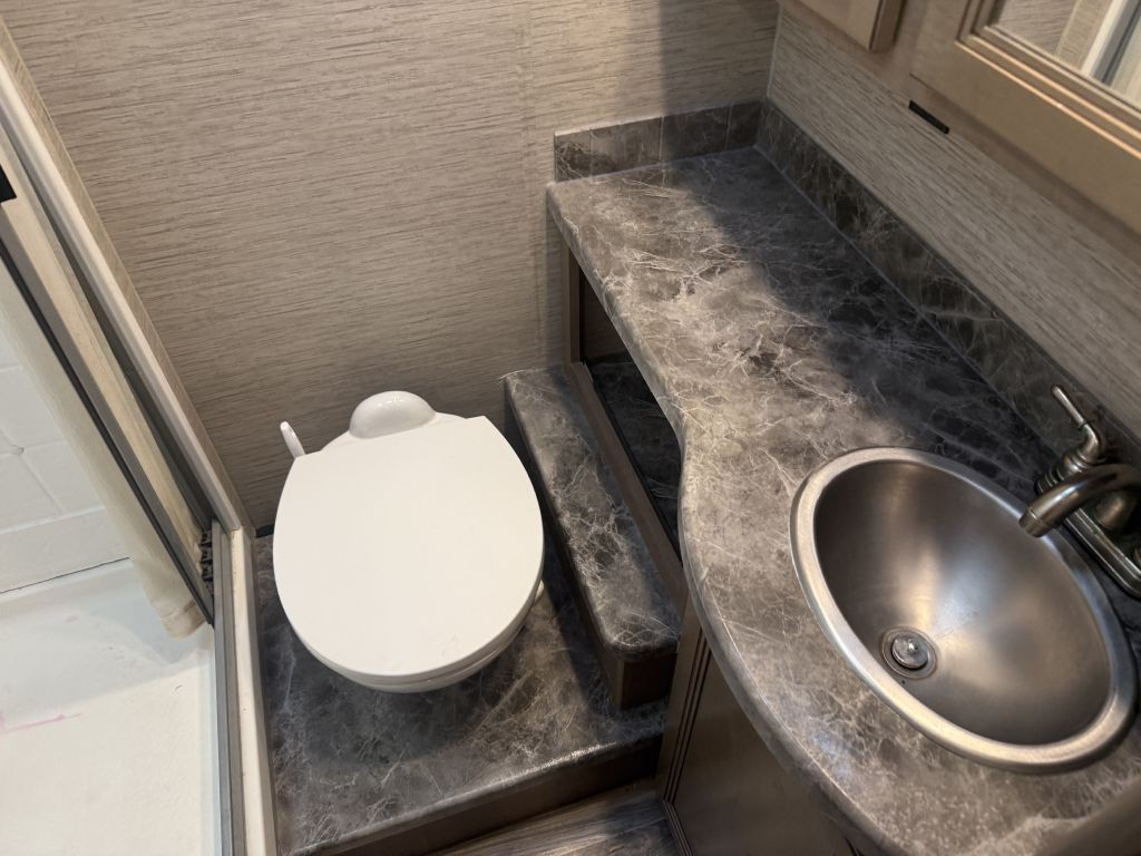 2022 Ford Econoline Image 59