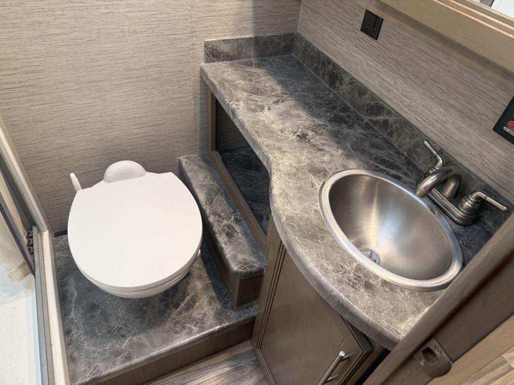 2022 Ford Econoline Image 62