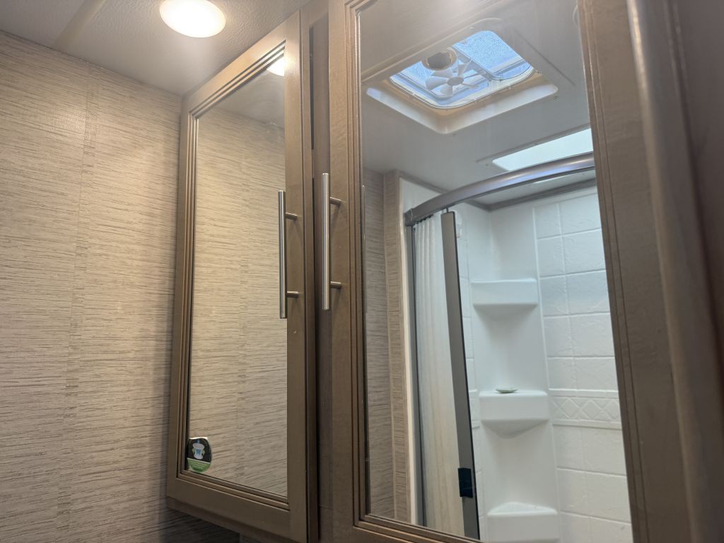 2022 Ford Econoline Image 63