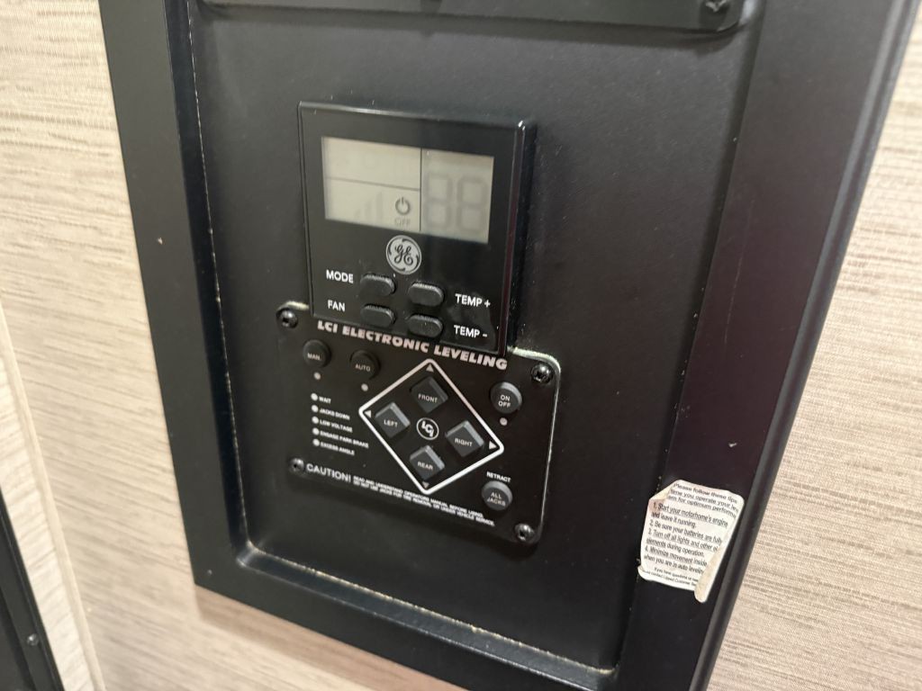 2022 Ford Econoline Image 65