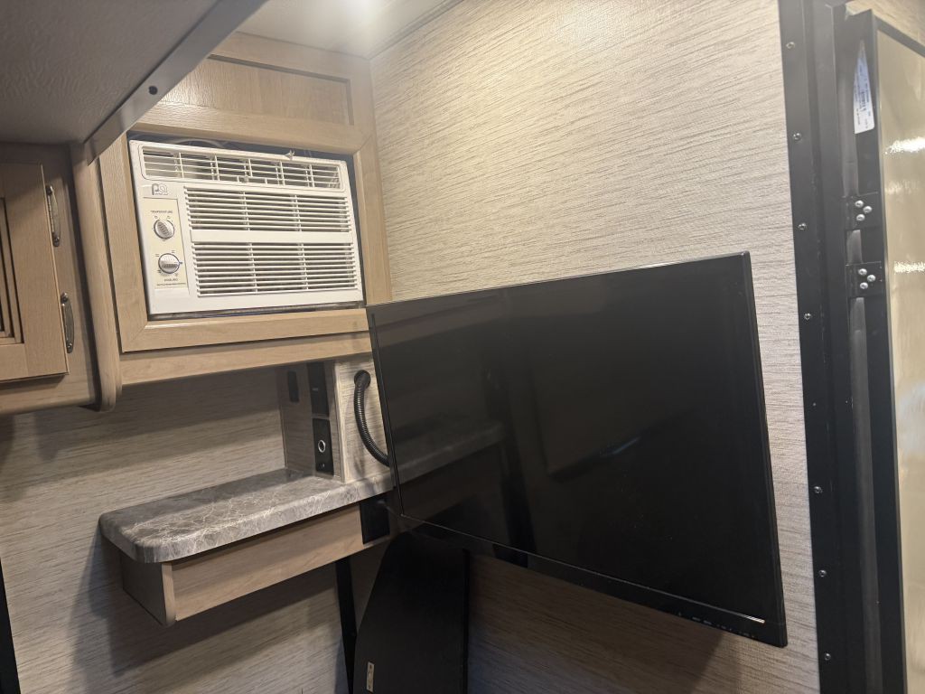 2022 Ford Econoline Image 69