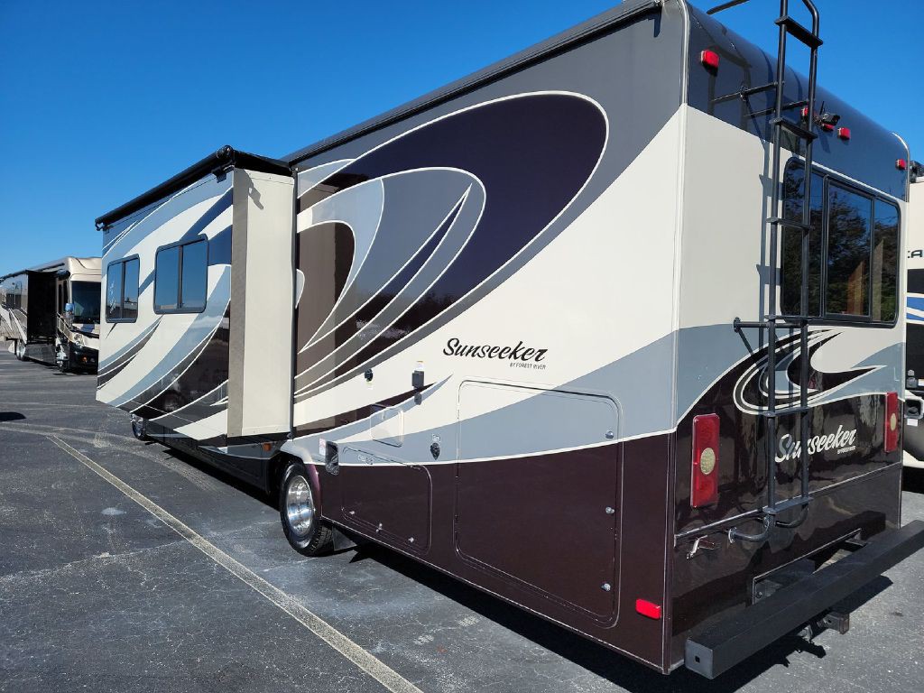 2017 Ford Econoline Image 6