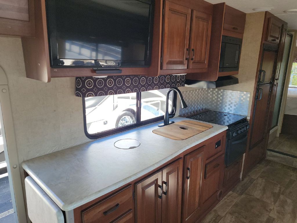 2017 Ford Econoline Image 8