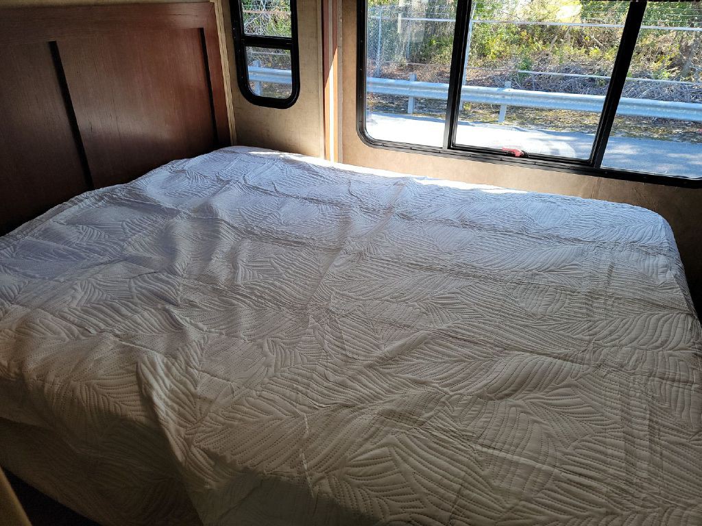 2017 Ford Econoline Image 12