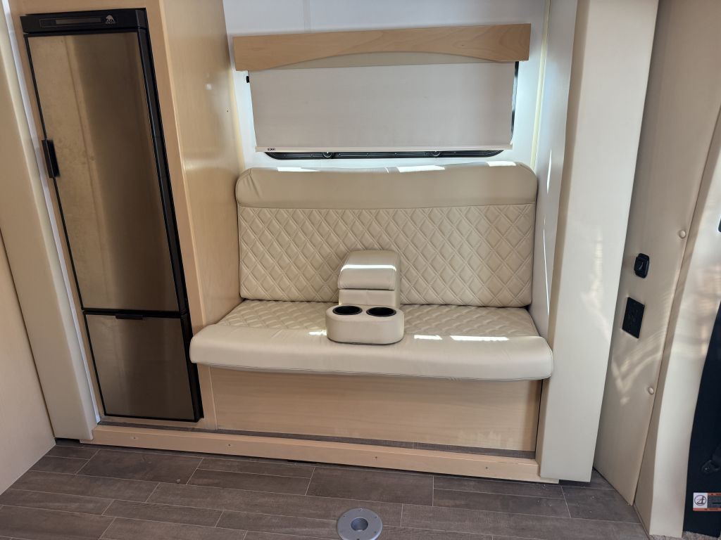 2021 Mercedes-Benz Sprinter Image 57