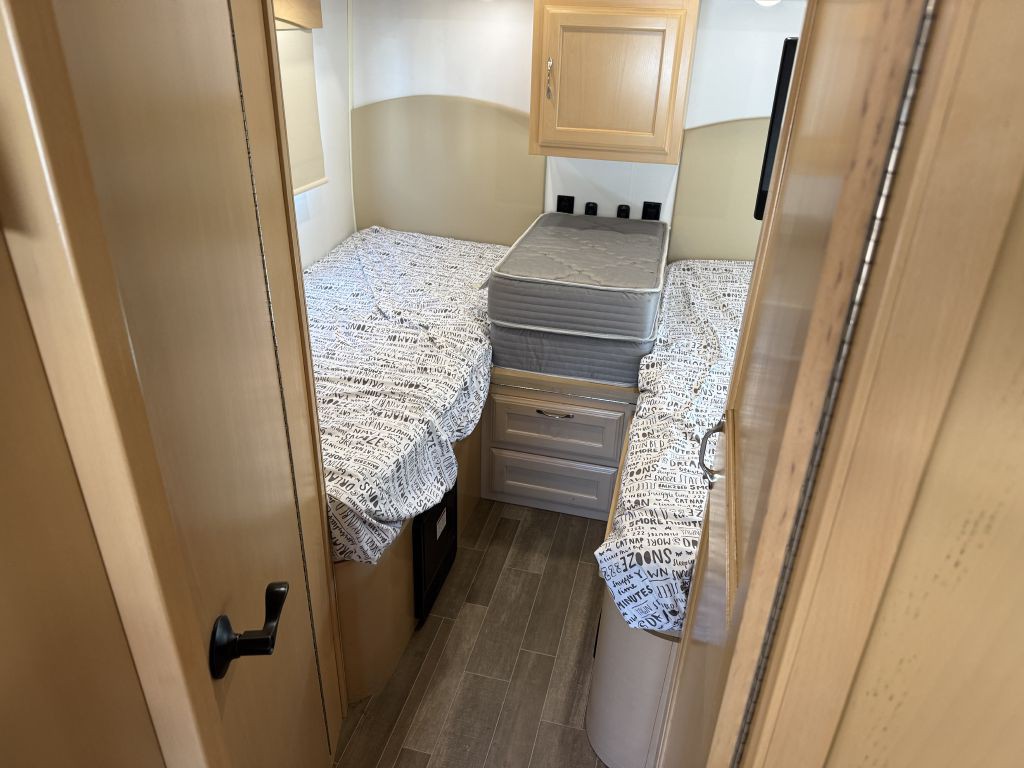 2021 Mercedes-Benz Sprinter Image 68