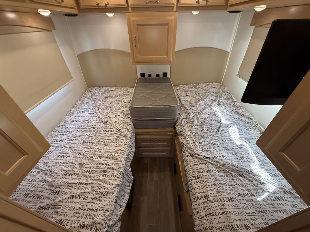 2021 Mercedes-Benz Sprinter Image 80