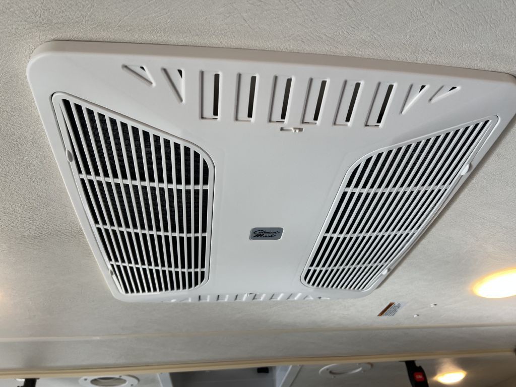 2020 Mercedes-Benz Sprinter Image 43