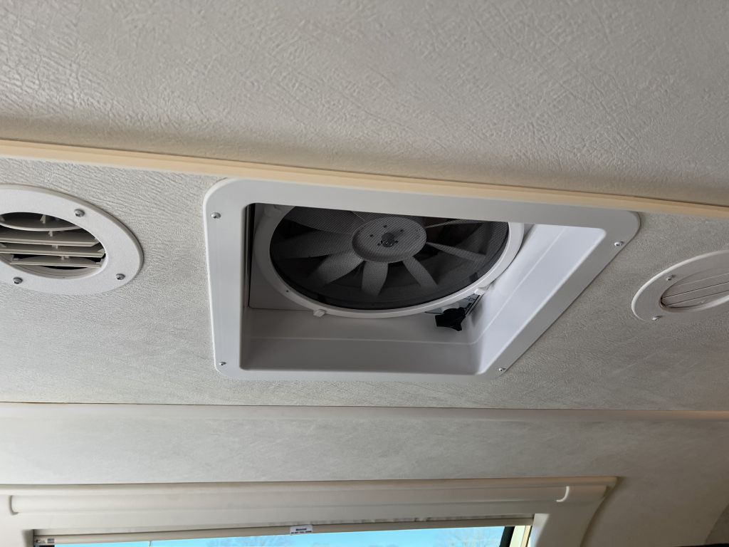 2020 Mercedes-Benz Sprinter Image 45