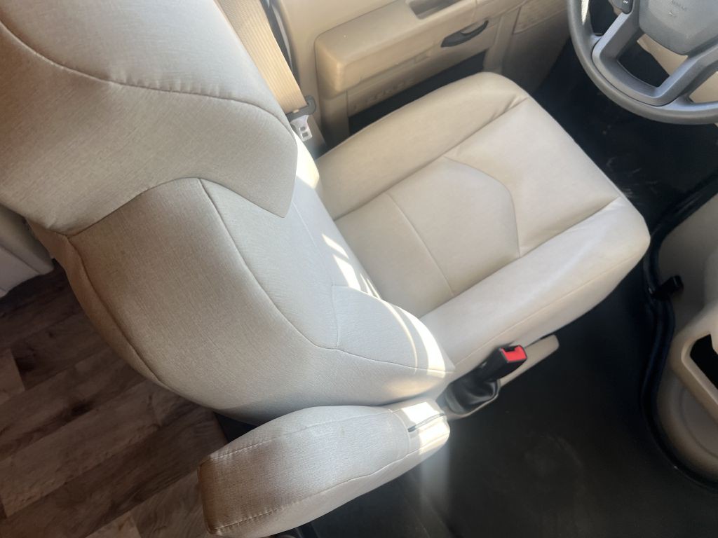 2022 Ford Econoline Image 38