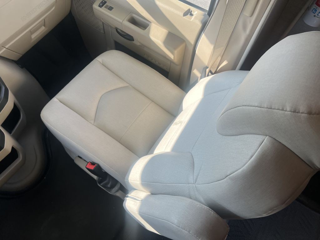 2022 Ford Econoline Image 39