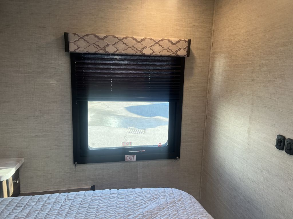 2022 Ford Econoline Image 45