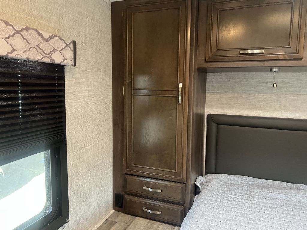 2022 Ford Econoline Image 46