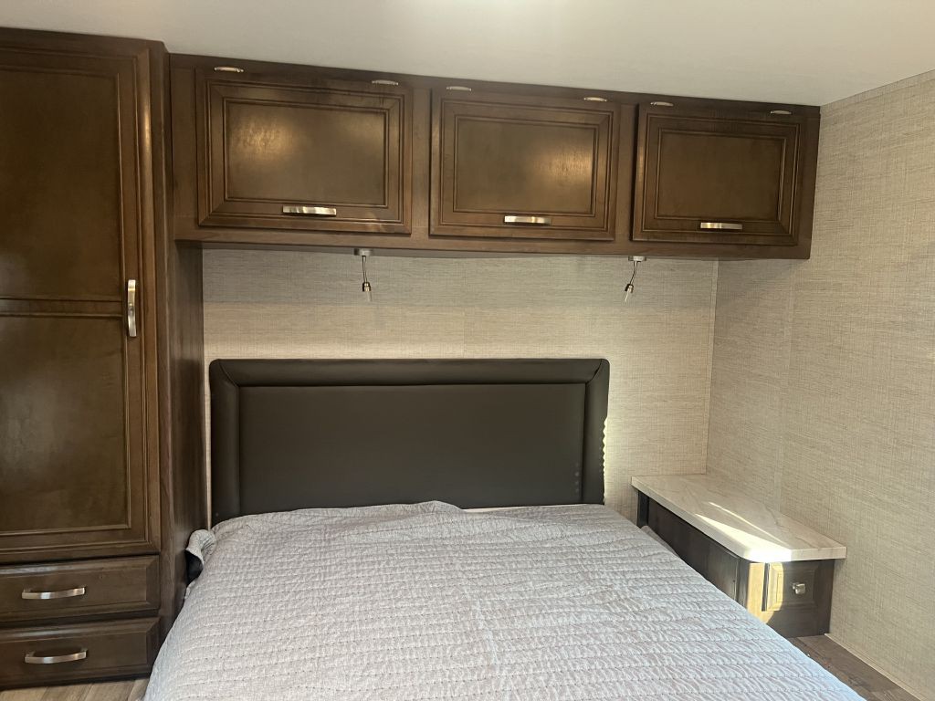 2022 Ford Econoline Image 47