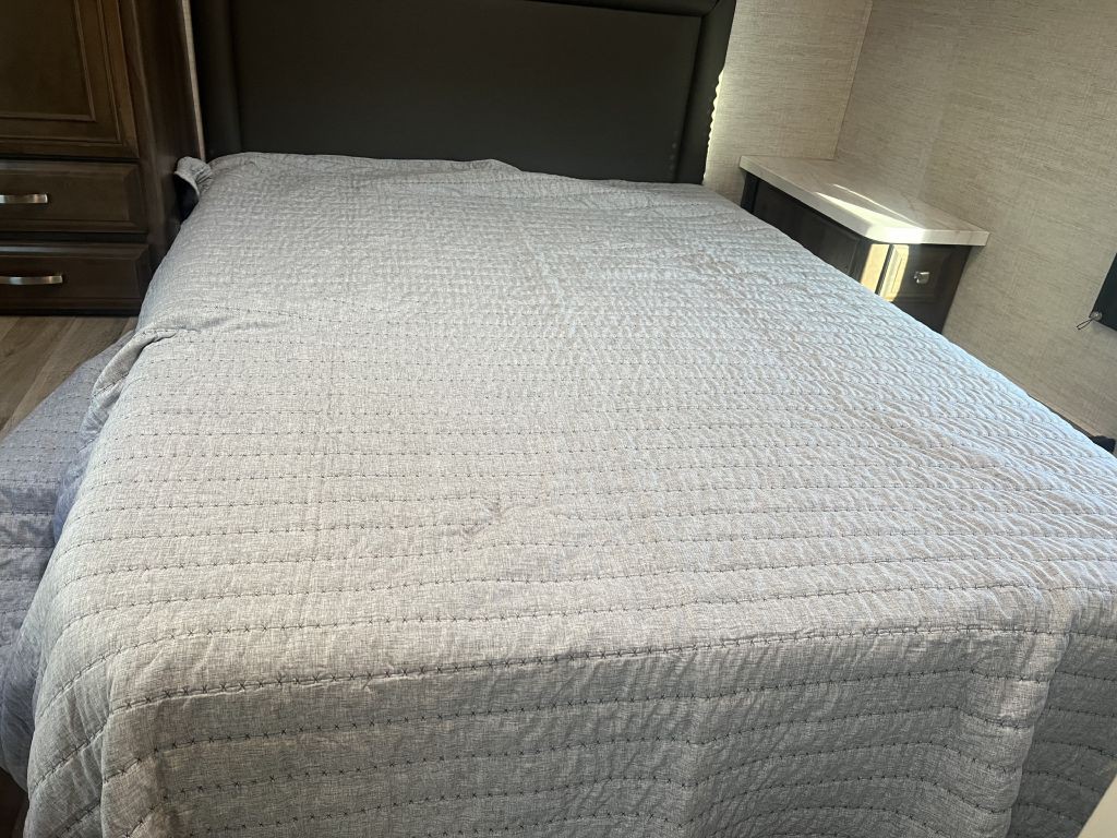 2022 Ford Econoline Image 48