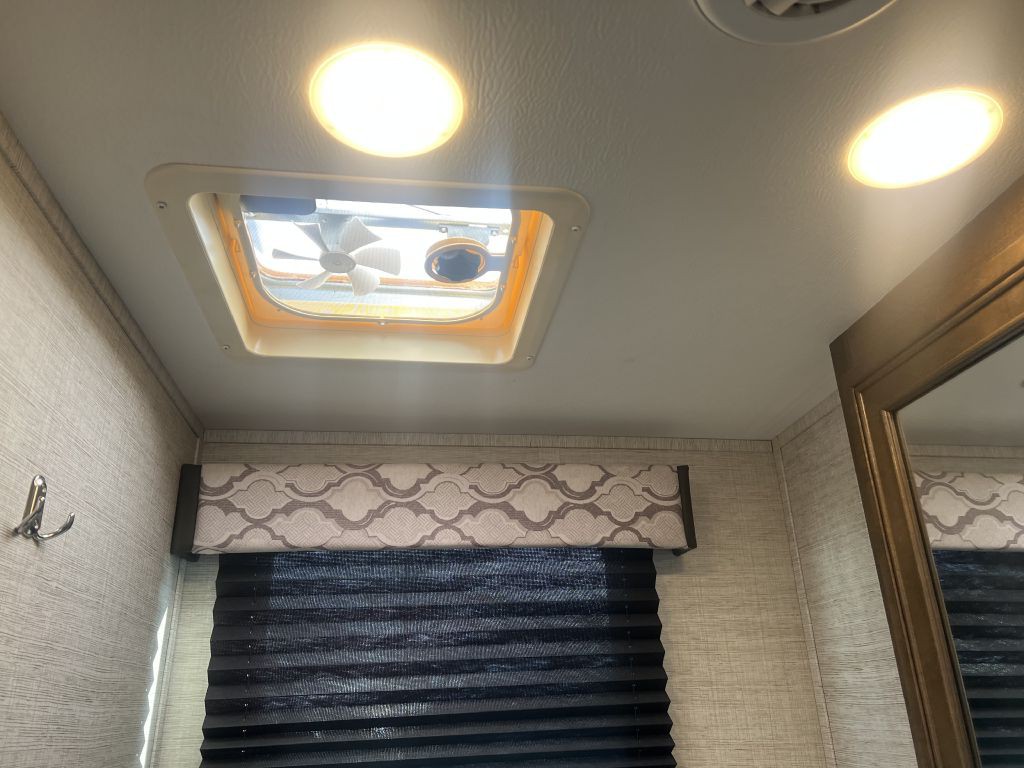 2022 Ford Econoline Image 49