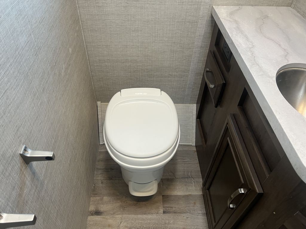 2022 Ford Econoline Image 52