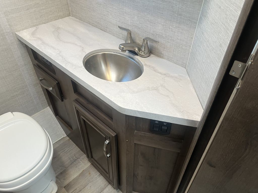 2022 Ford Econoline Image 53