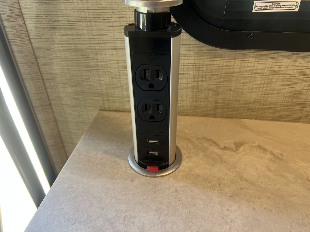 2022 Ford Econoline Image 65