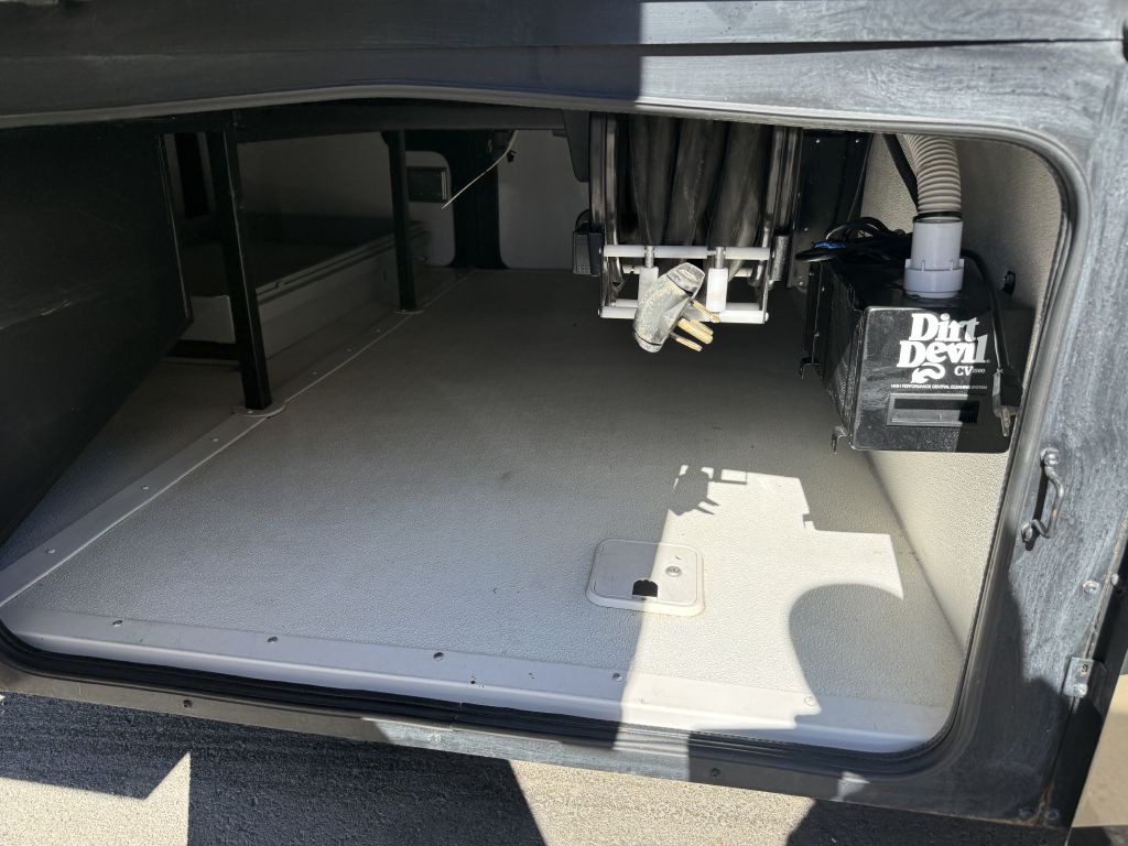 2018 RAM Endeavor 39f Image 7