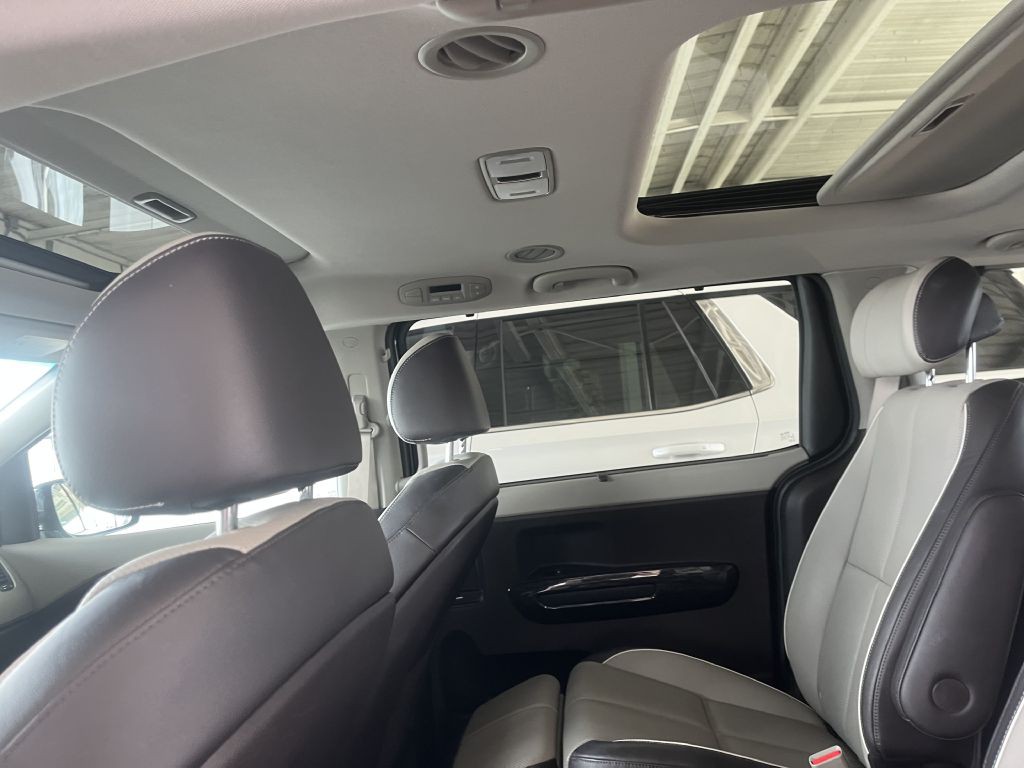 2016 Kia Sedona Image 12