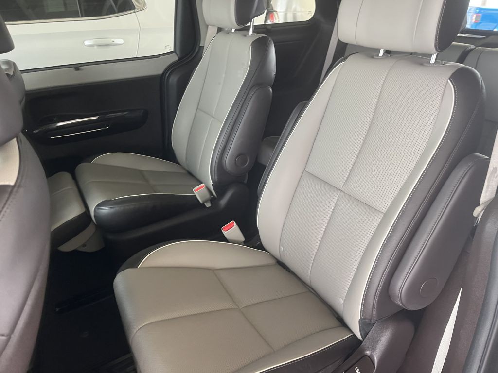 2016 Kia Sedona Image 13