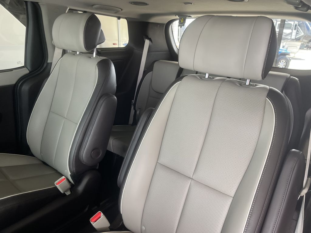 2016 Kia Sedona Image 14