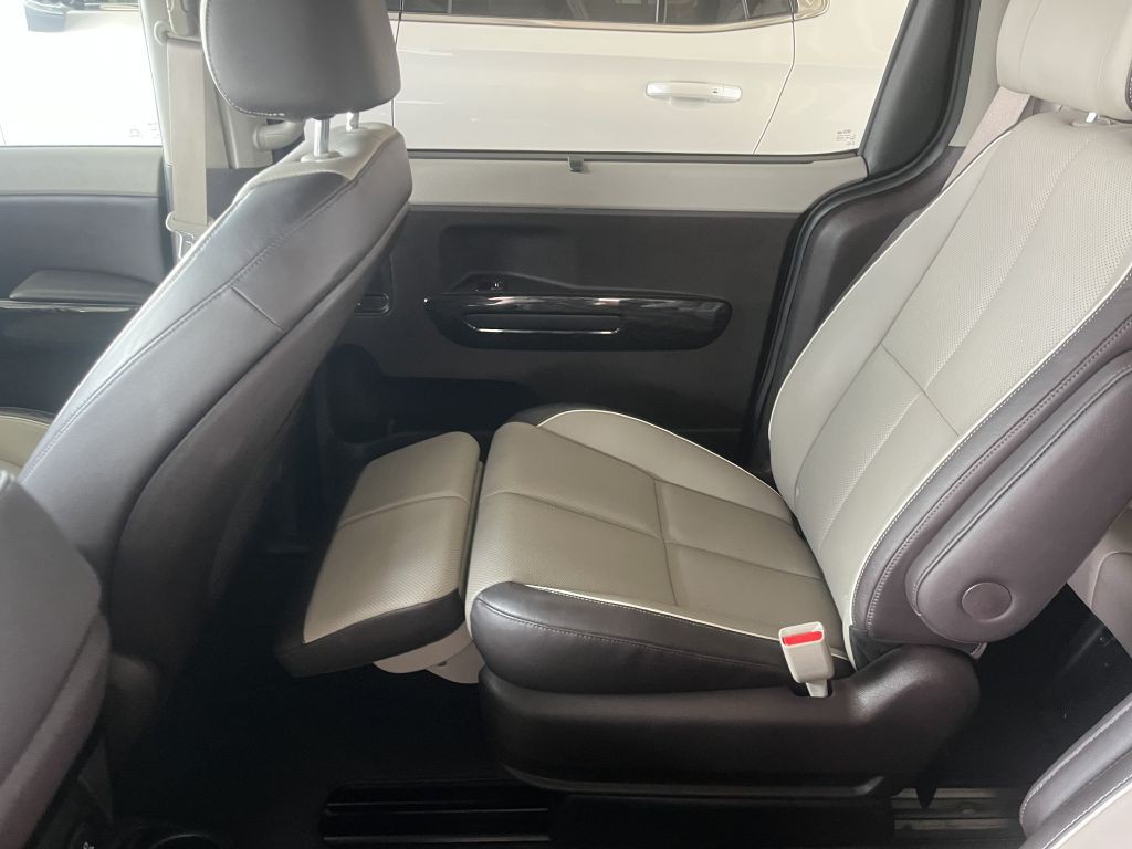 2016 Kia Sedona Image 15