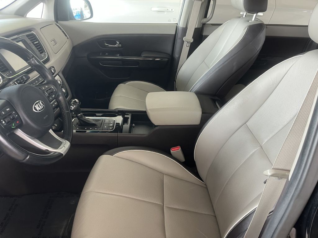 2016 Kia Sedona Image 17