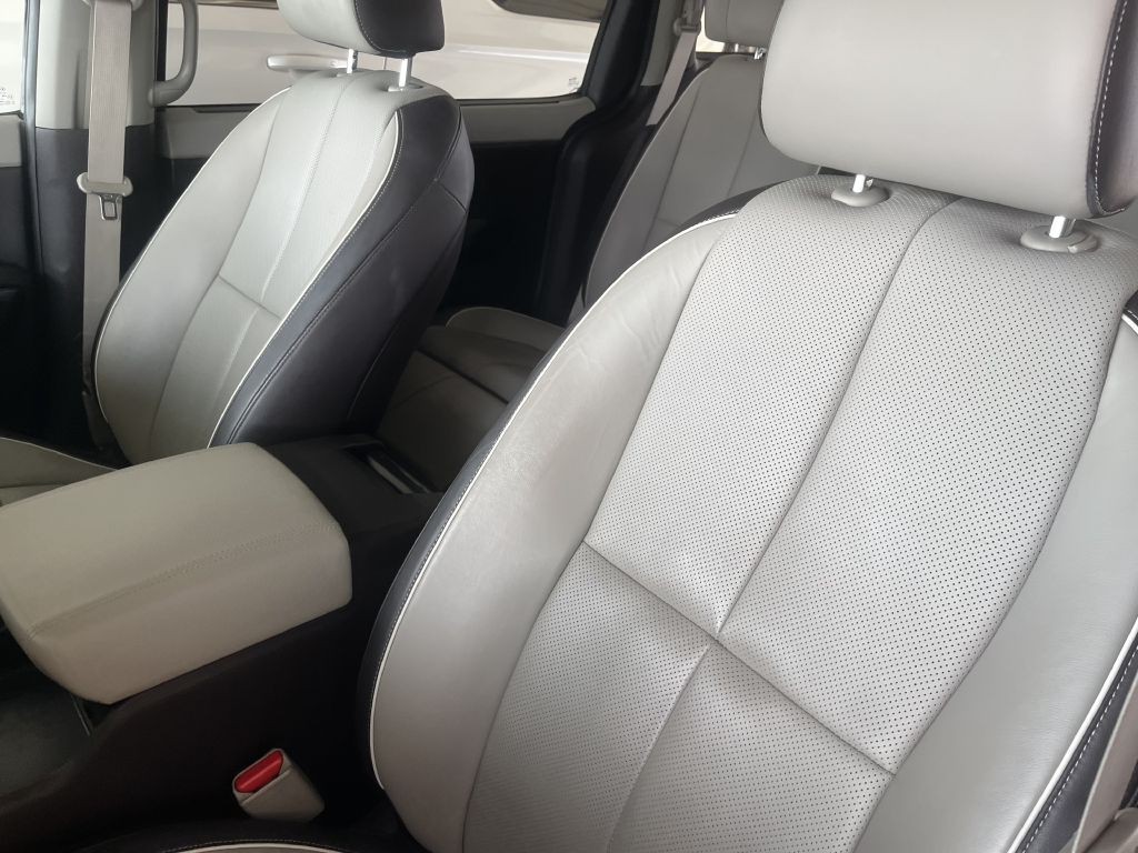 2016 Kia Sedona Image 19