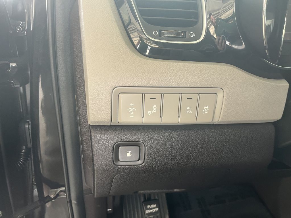 2016 Kia Sedona Image 24