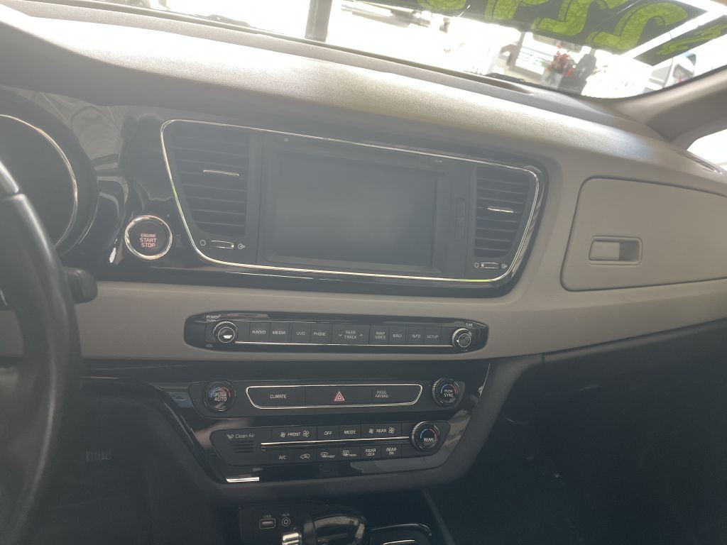 2016 Kia Sedona Image 25