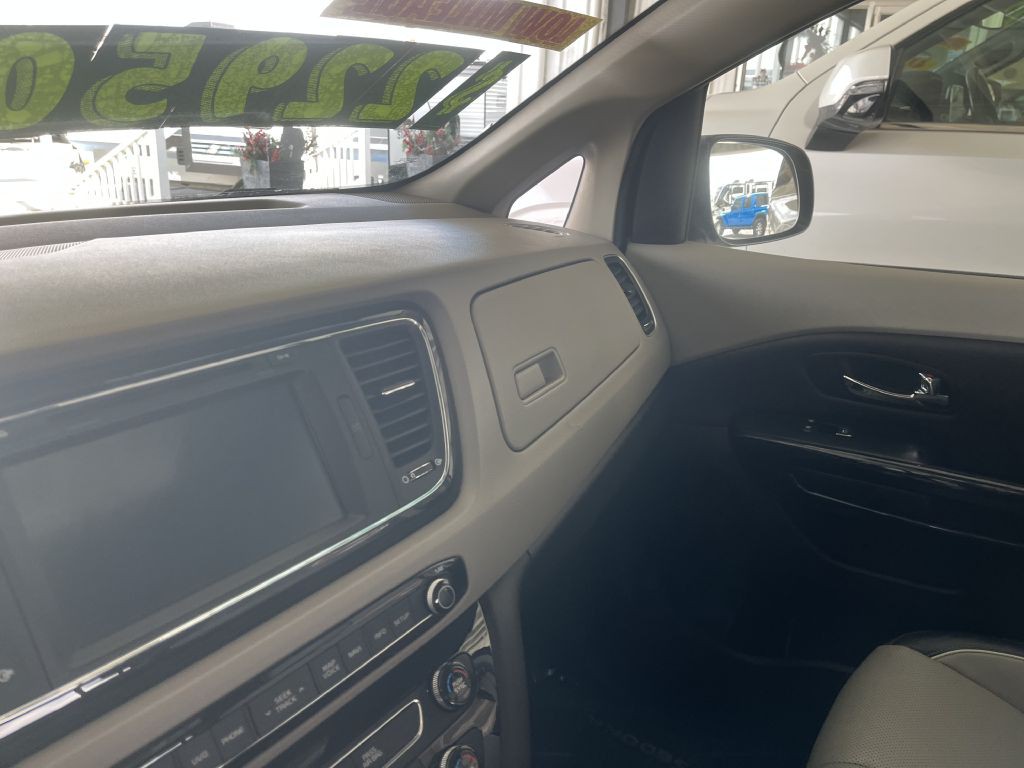 2016 Kia Sedona Image 31