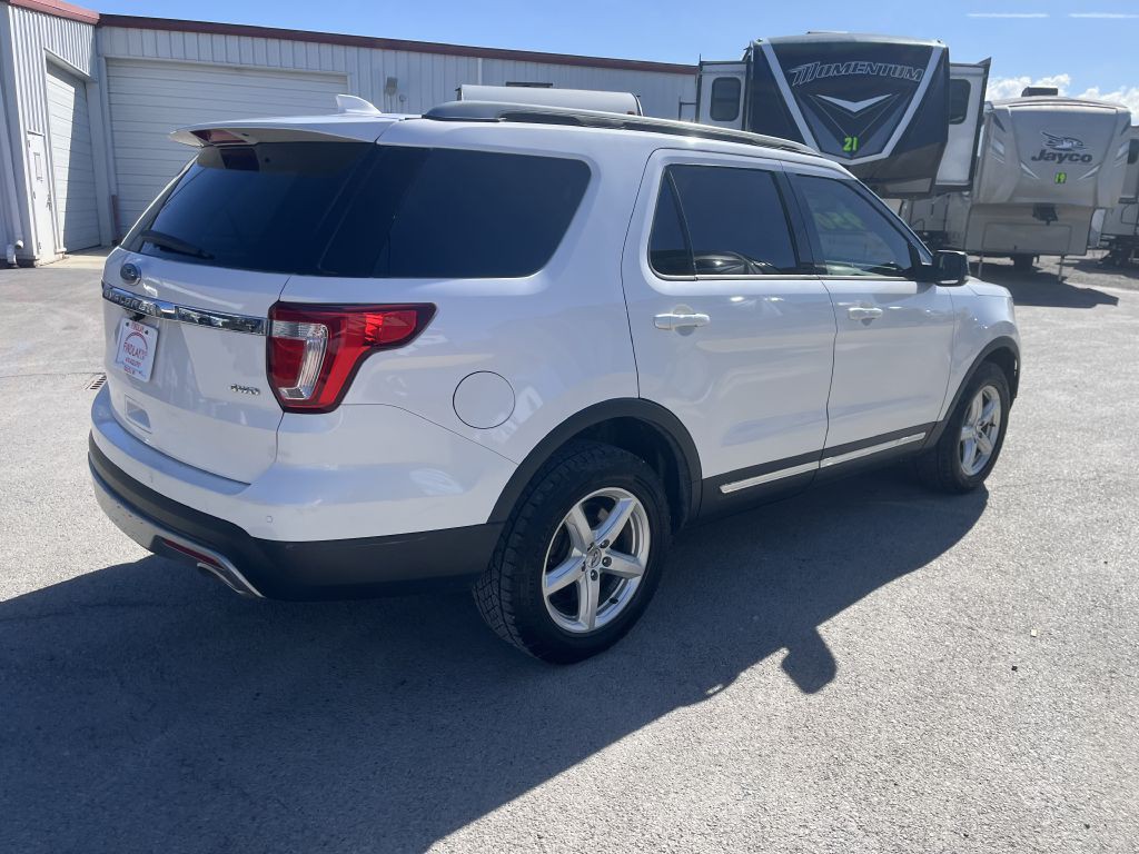 2017 Ford Explorer Image 8