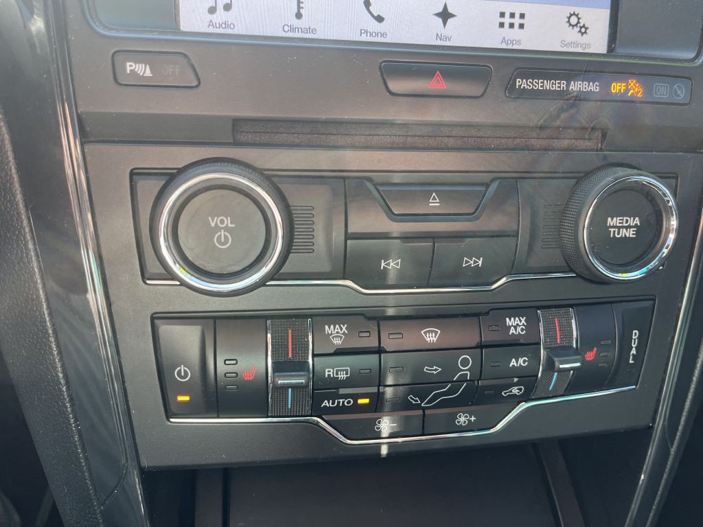 2017 Ford Explorer Image 32