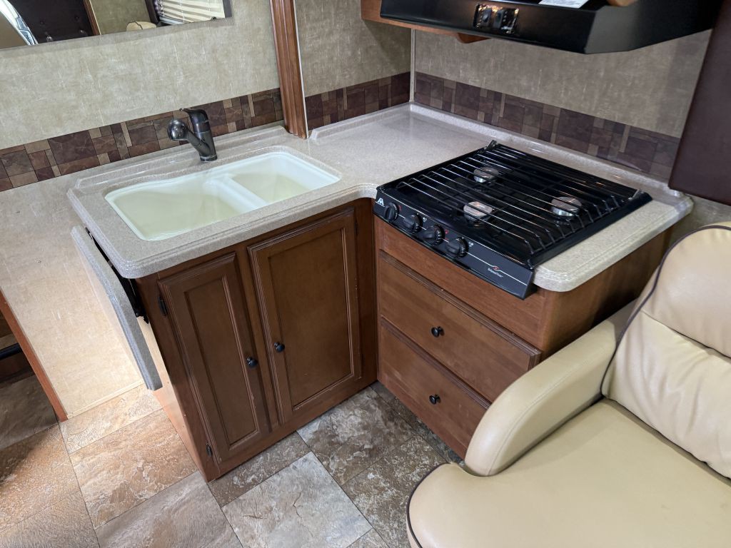 2014 Chevrolet Express Image 46