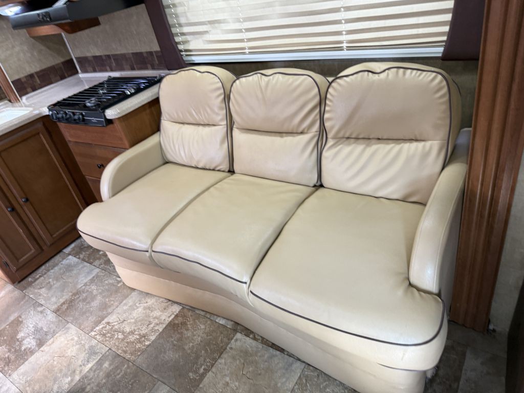 2014 Chevrolet Express Image 50