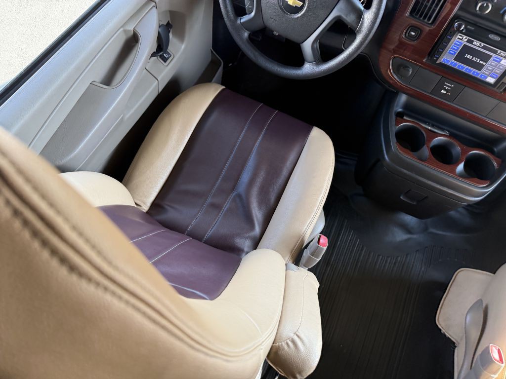 2014 Chevrolet Express Image 54