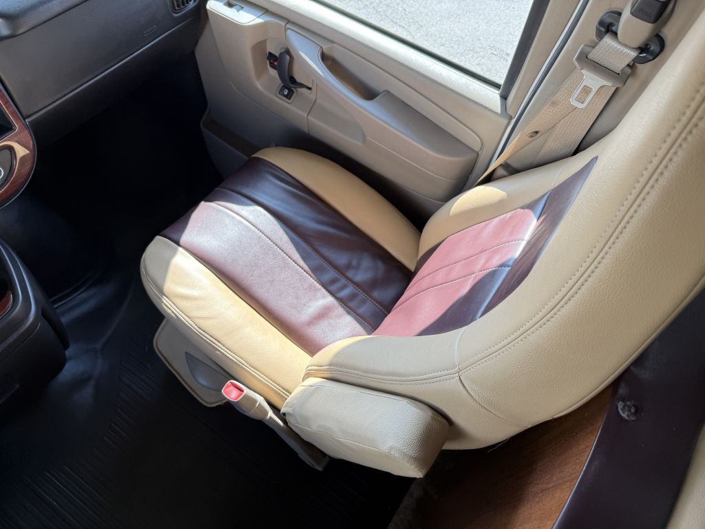 2014 Chevrolet Express Image 55