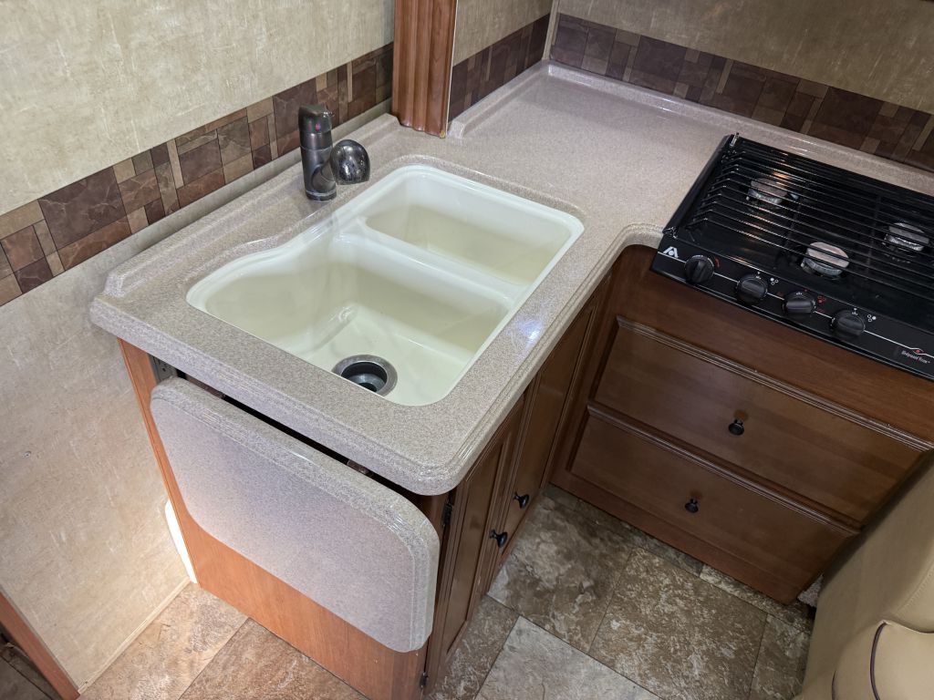 2014 Chevrolet Express Image 66