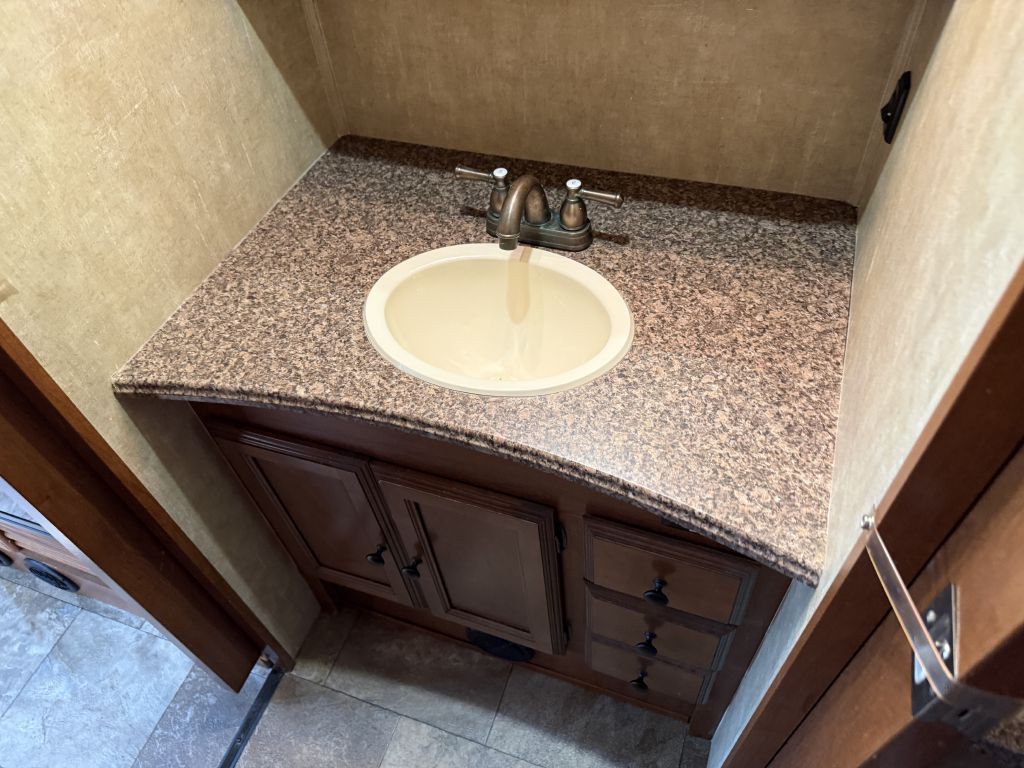 2014 Chevrolet Express Image 76