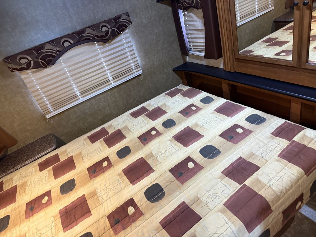 2014 Chevrolet Express Image 77