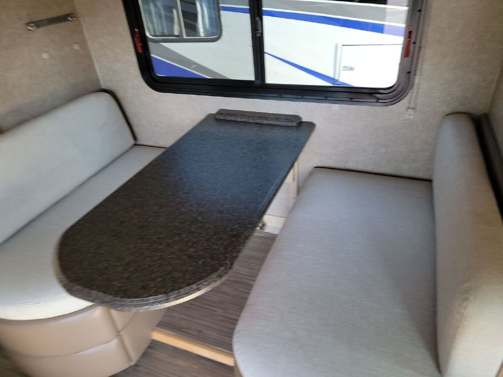 2017 Mercedes-Benz Sprinter Image 7