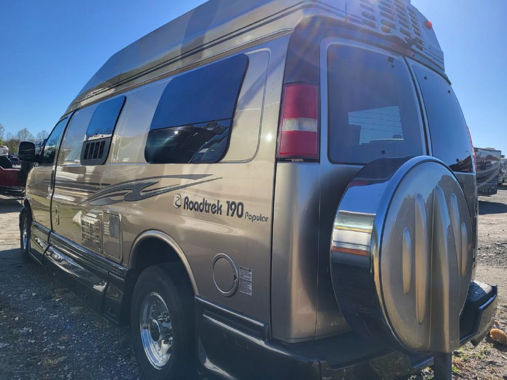 2010 Chevrolet Express Image 6