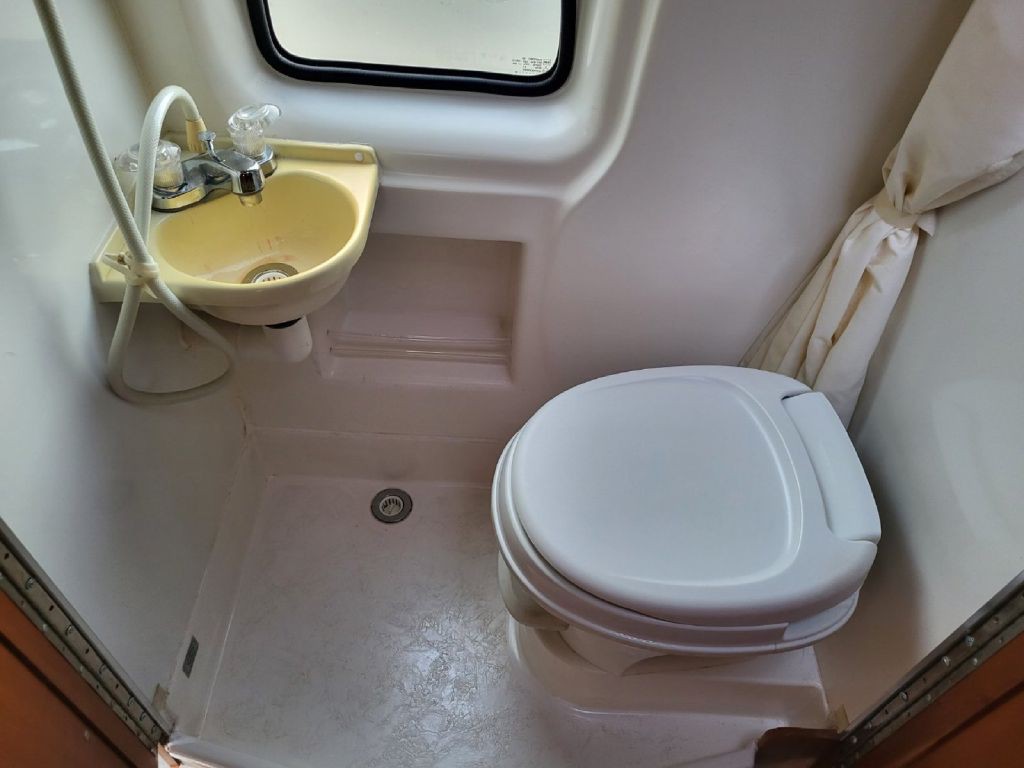 2010 Chevrolet Express Image 8